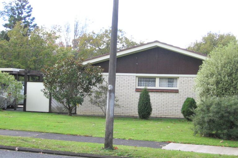 Photo of property in 14 Borrowdace Avenue, Botany Downs, Auckland, 2010