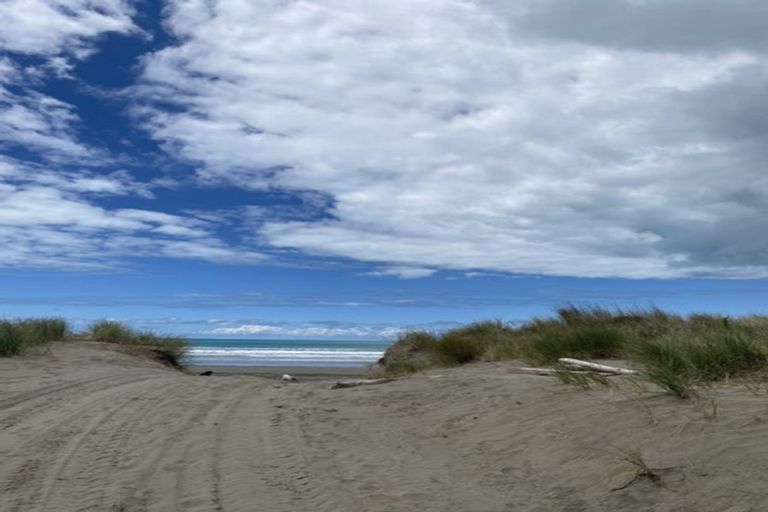 Photo of property in 14 Pukenui Drive, Mahia, 4198