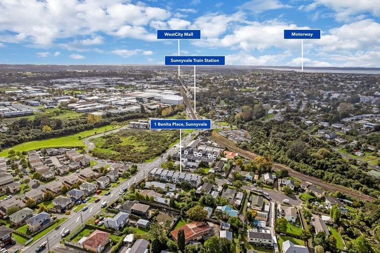 Photo of property in 7/1 Benita Place, Sunnyvale, Auckland, 0612