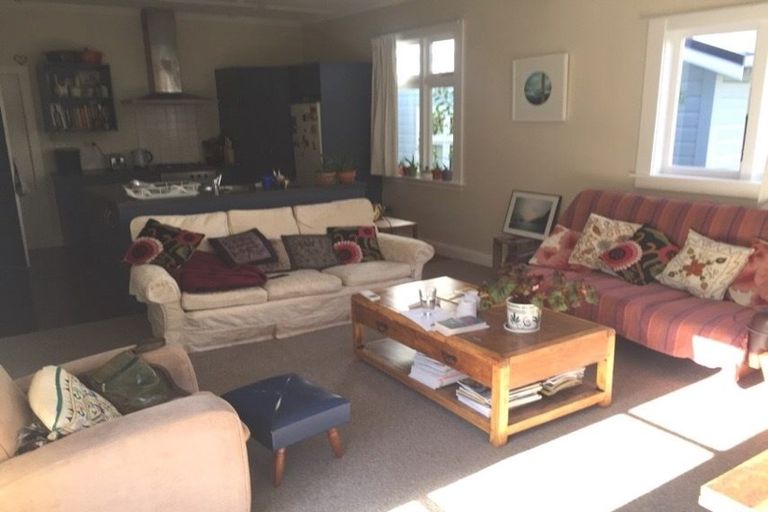 Photo of property in 8 Moffitt Street, Vogeltown, Wellington, 6021