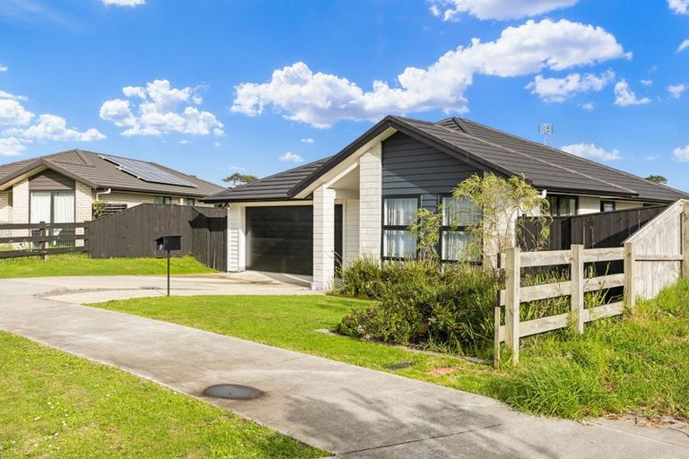 Photo of property in 19 Tahuna Minhinnick Drive, Glenbrook, Waiuku, 2681