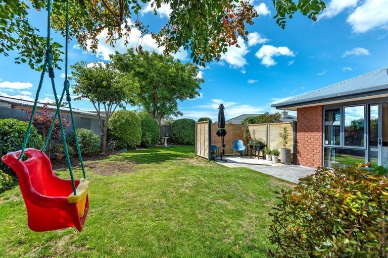 Photo of property in 9 Blue Gum Place, New Brighton, Christchurch, 8083