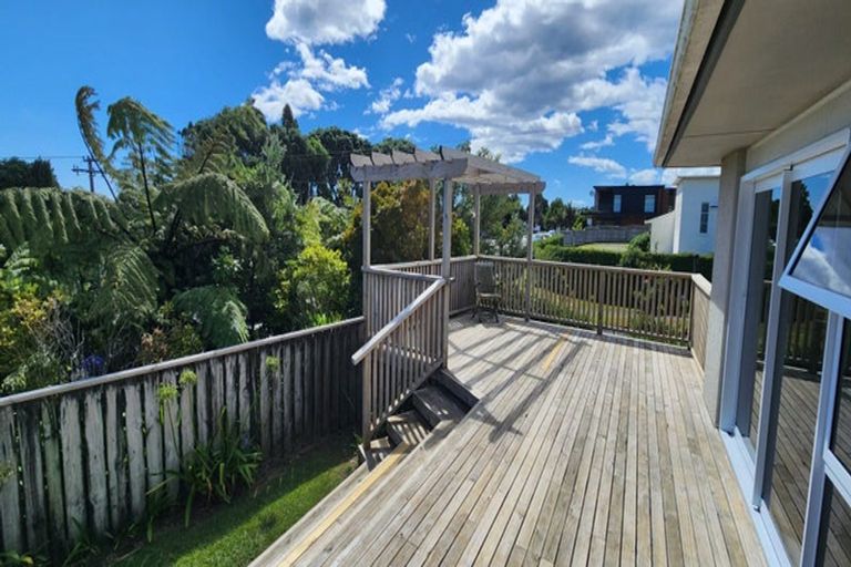 Photo of property in 2 Donnelly Street, Oakura, 4314