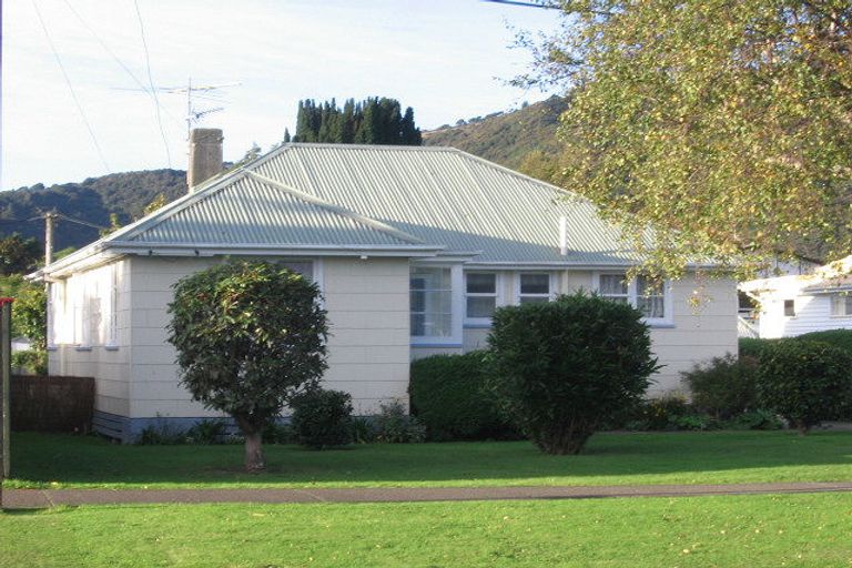 Photo of property in 3 Rainey Grove, Taita, Lower Hutt, 5011