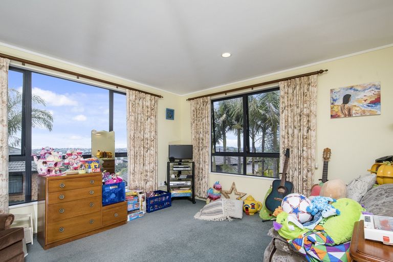 Photo of property in 16 San Lorenzo Rise, Henderson, Auckland, 0612