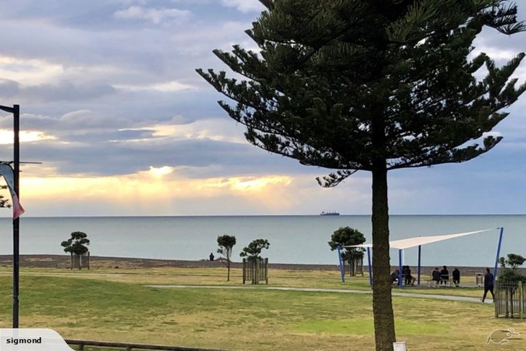 Photo of property in 407 Marine Parade, Napier South, Napier, 4110