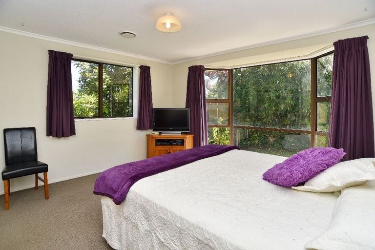 Photo of property in 11 Sunbeam Place, Halswell, Christchurch, 8025