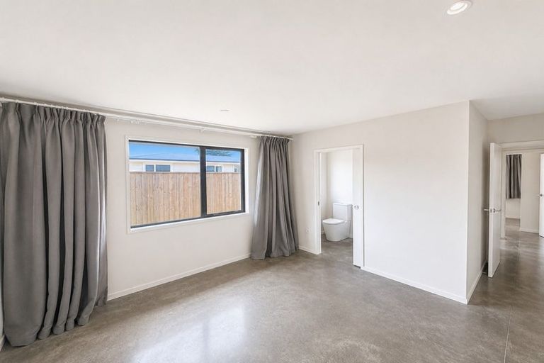 Photo of property in 5 Wheeler Place, Upper Vogeltown, New Plymouth, 4310