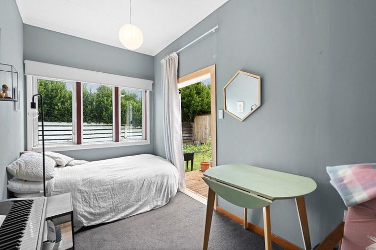 Photo of property in 35 Oxford Street, Fairfield, Hamilton, 3214