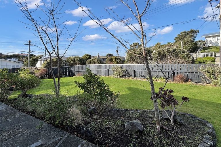 Photo of property in 14 Barclay Street, Newlands, Wellington, 6037