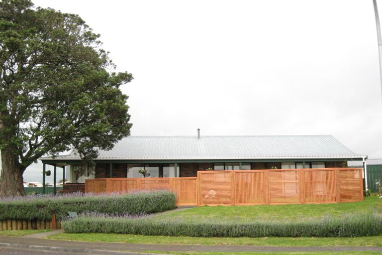 Photo of property in 1 Meade Place, Bell Block, New Plymouth, 4312