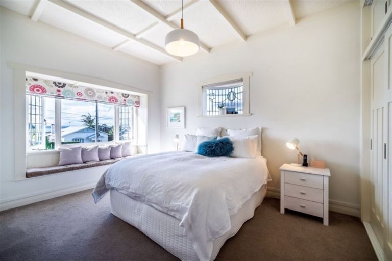 Photo of property in 27 Merani Street, Narrow Neck, Auckland, 0622