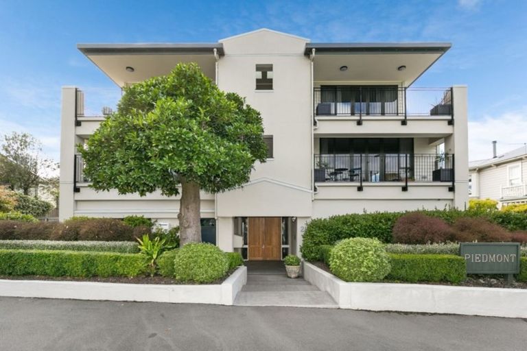 Photo of property in 12/28 Hobson Street, Thorndon, Wellington, 6011