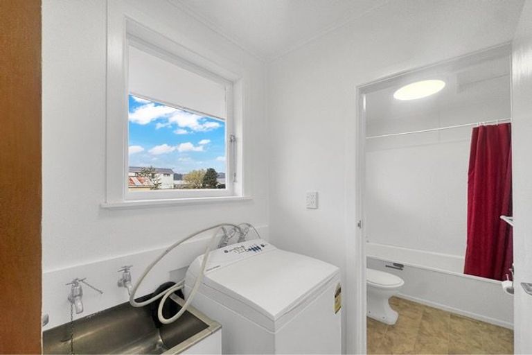 Photo of property in 1-3/18 Bristol Street, Trentham, Upper Hutt, 5018