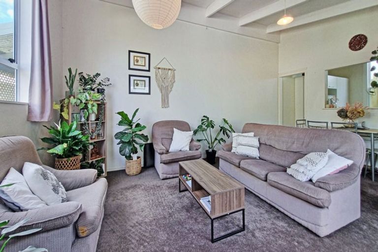 Photo of property in 16 Lawrence Street, Newtown, Wellington, 6021