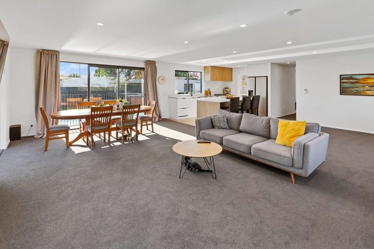 Photo of property in 136b Seaview Road, Westown, New Plymouth, 4310