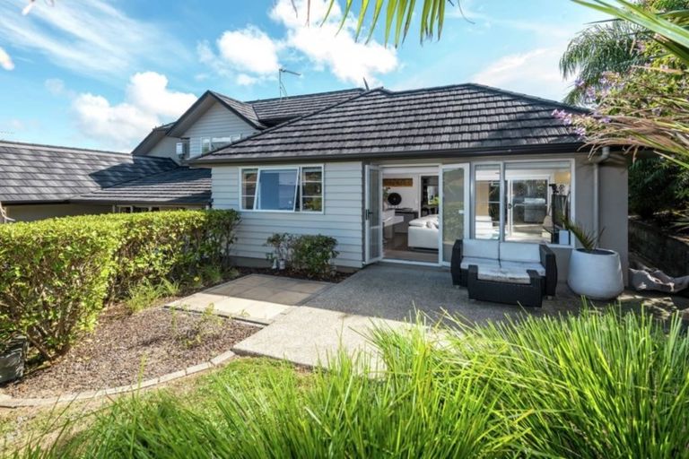 Photo of property in 13 Chateau Rise, Flat Bush, Auckland, 2016