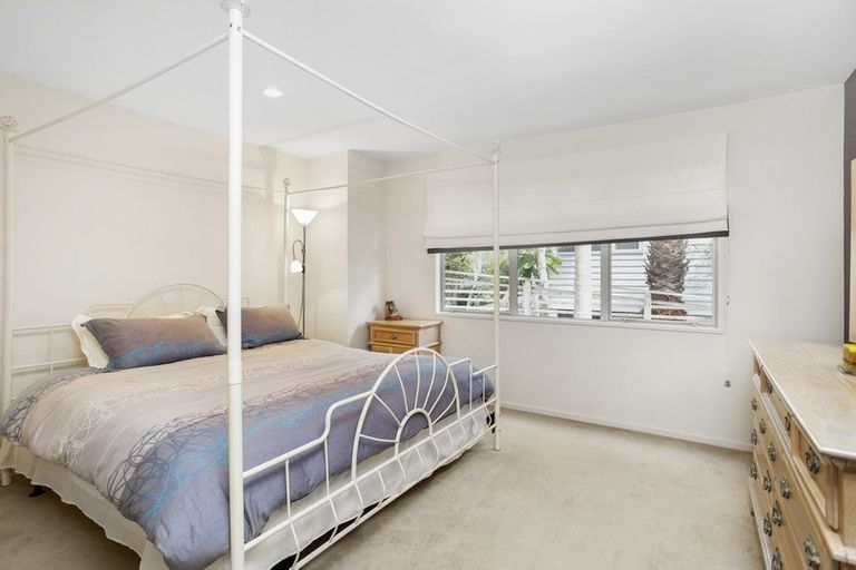 Photo of property in 2/164 Aberdeen Road, Campbells Bay, Auckland, 0620