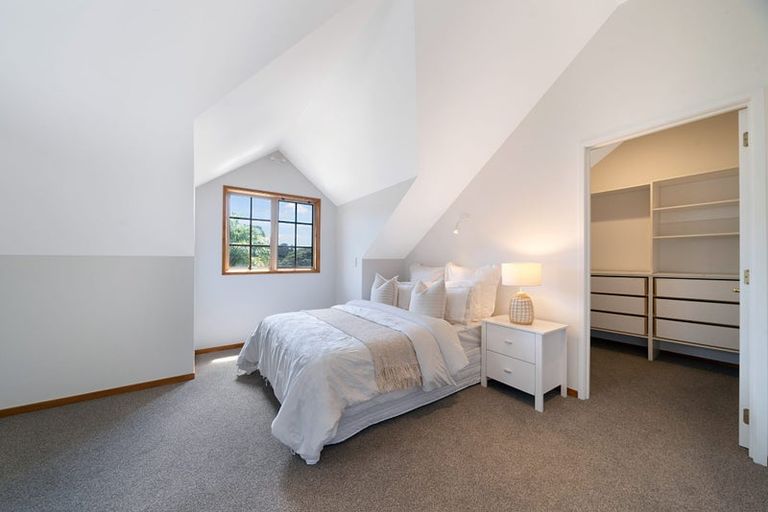 Photo of property in 3 Napuka Road, Henderson Valley, Auckland, 0612