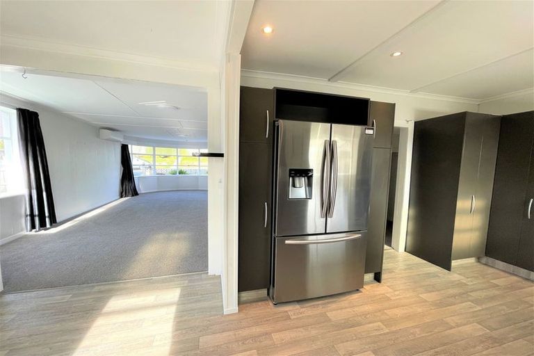 Photo of property in 6 Cossens Street, Balclutha, 9230