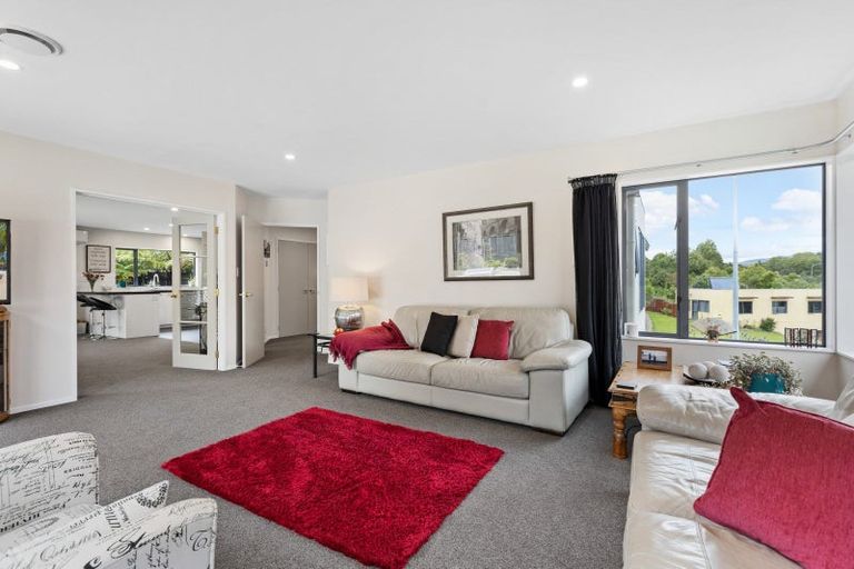 Photo of property in 11 Ruapehu Drive, Fitzherbert, Palmerston North, 4410