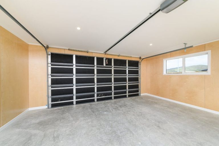 Photo of property in 61 Atlantic Drive, Fitzherbert, Palmerston North, 4410