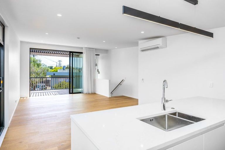 Photo of property in 771a East Coast Road, Northcross, Auckland, 0630