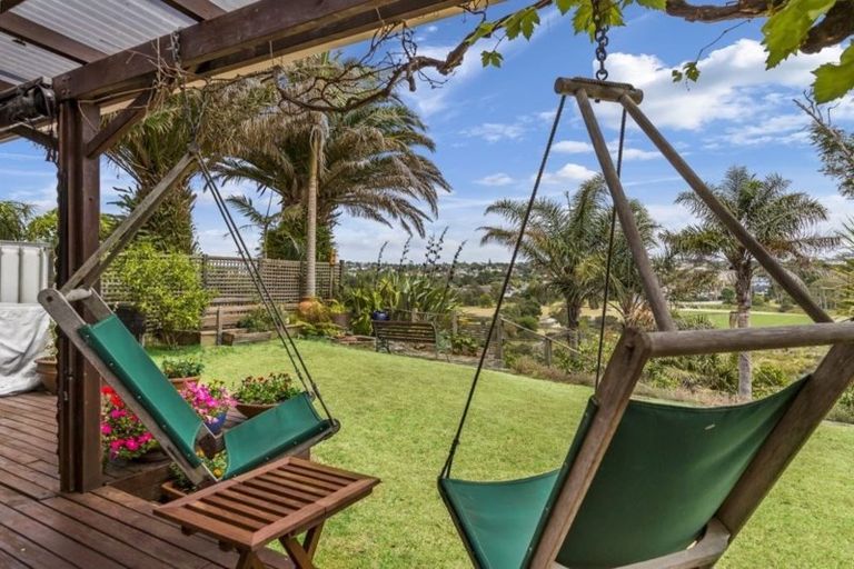 Photo of property in 82 Sylvan Avenue, Northcote, Auckland, 0627