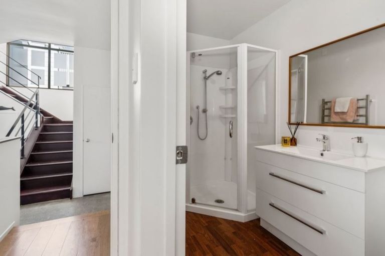 Photo of property in 1/2 Milton Road, Northcote Point, Auckland, 0627