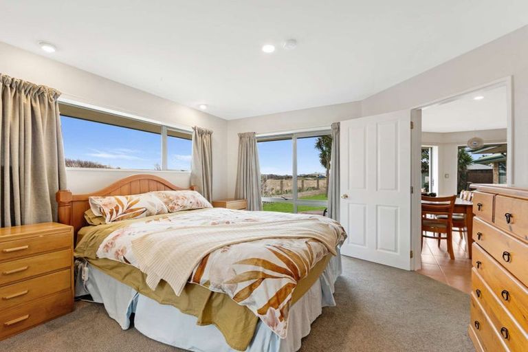 Photo of property in 34 Kiwi Avenue, Waikuku Beach, 7473