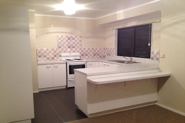 Photo of property in 2/65 Golf Road, New Lynn, Auckland, 0600