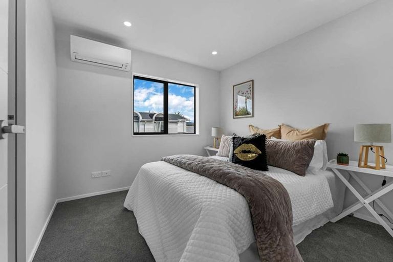 Photo of property in 3/1 Benita Place, Sunnyvale, Auckland, 0612