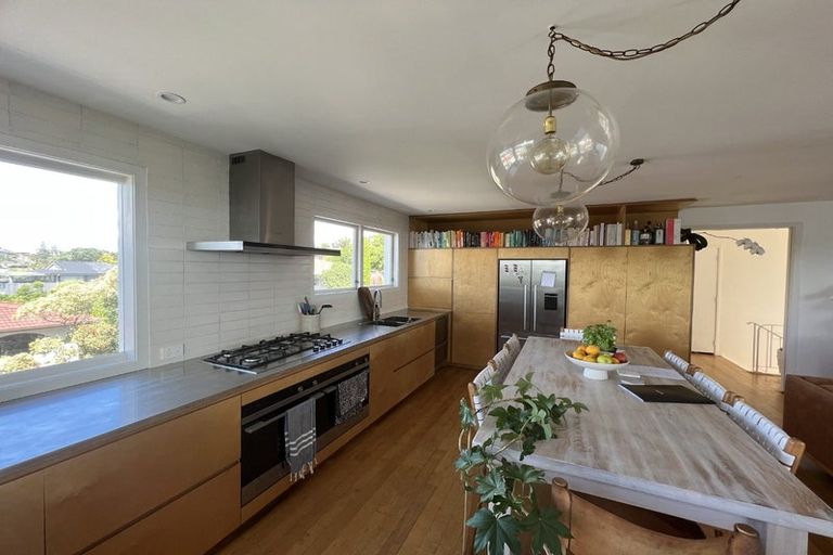 Photo of property in 1/4 Beach Road, Castor Bay, Auckland, 0620