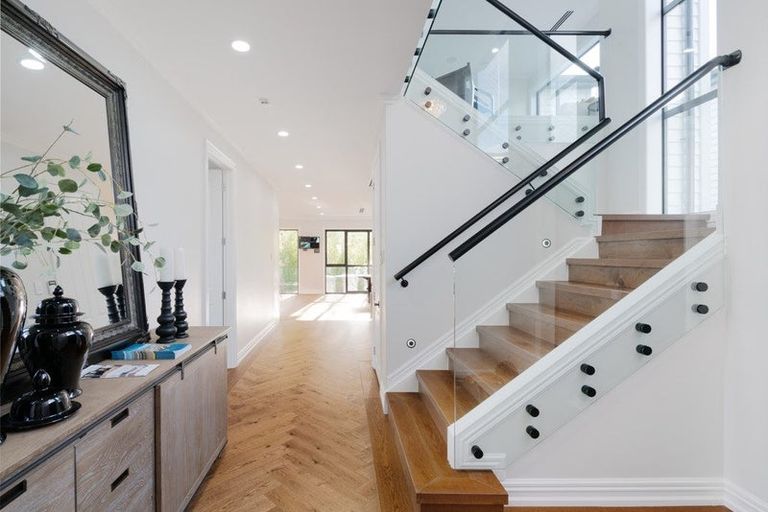 Photo of property in 10b Stratford Avenue, Milford, Auckland, 0620