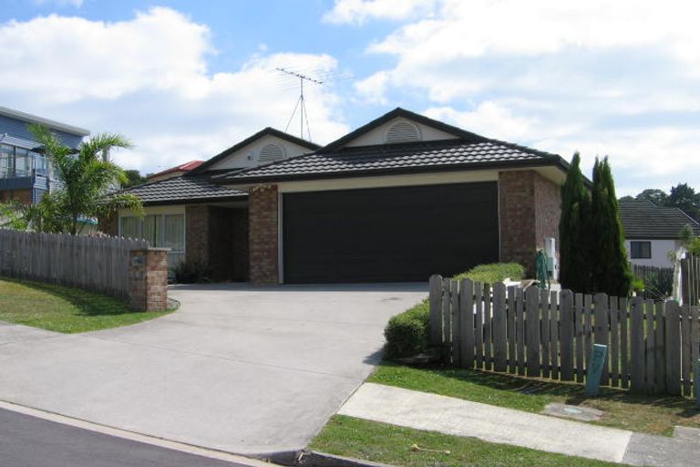 Photo of property in 37 Woodridge Avenue, Northcross, Auckland, 0630