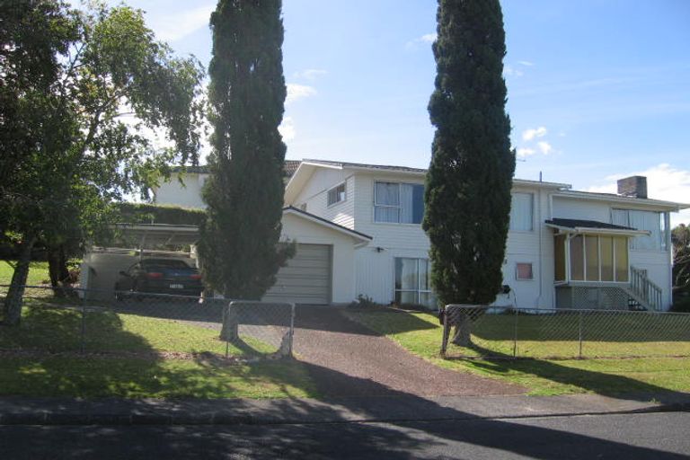 Photo of property in 24 Woodcote Drive, Glenfield, Auckland, 0629