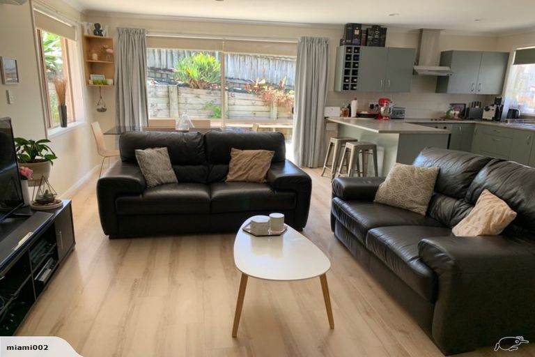 Photo of property in 1/20 Ellenbury Place, Stanmore Bay, Whangaparaoa, 0932