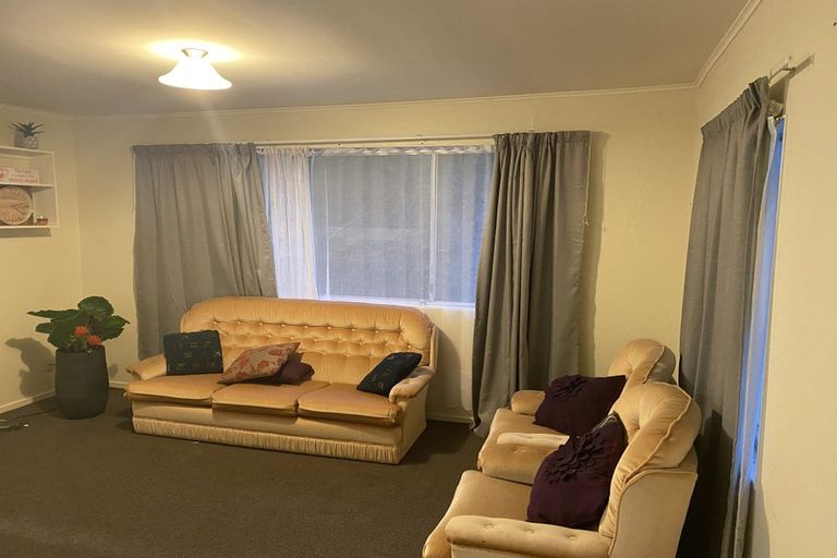 Photo of property in 2/78 Newlands Road, Newlands, Wellington, 6037