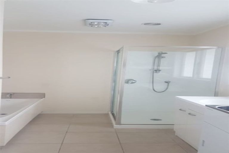 Photo of property in 14 Bedford Street, Te Atatu South, Auckland, 0610