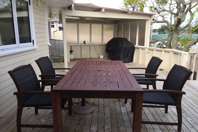 Photo of property in 8 Kay Drive, Blockhouse Bay, Auckland, 0600