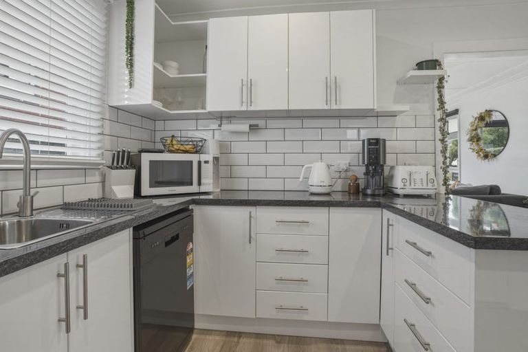 Photo of property in 16 Abbotsford Road, Green Island, Dunedin, 9018