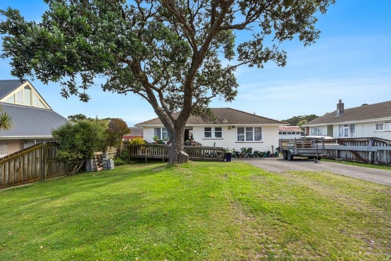 Photo of property in 126 Corinna Street, Waitangirua, Porirua, 5024