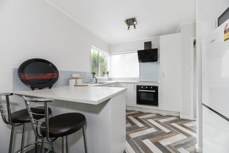 Photo of property in 2/23 Tawa Road, Te Atatu Peninsula, Auckland, 0610