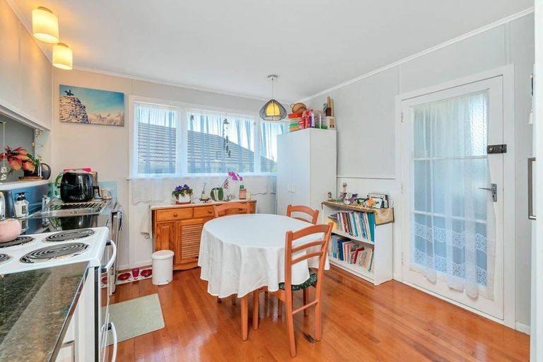 Photo of property in 42 Barrys Road, Glendene, Auckland, 0602