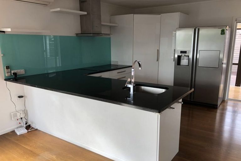 Photo of property in 14 Tiri View Place, Waiake, Auckland, 0630