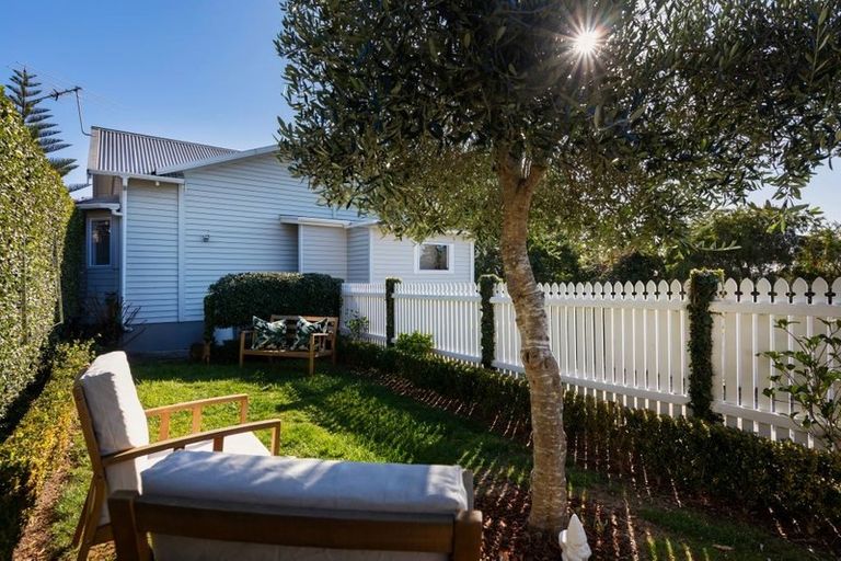Photo of property in 81a Rangatira Road, Beach Haven, Auckland, 0626