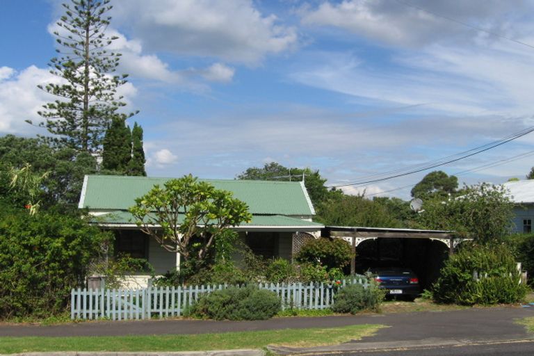 Photo of property in 26 William Bond Street, Stanley Point, Auckland, 0624