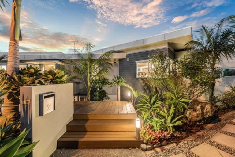 Photo of property in 21 Schopolo Place, Schnapper Rock, Auckland, 0632
