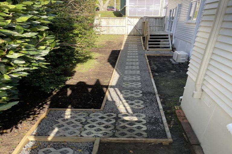 Photo of property in 63 Knights Road, Rothesay Bay, Auckland, 0630