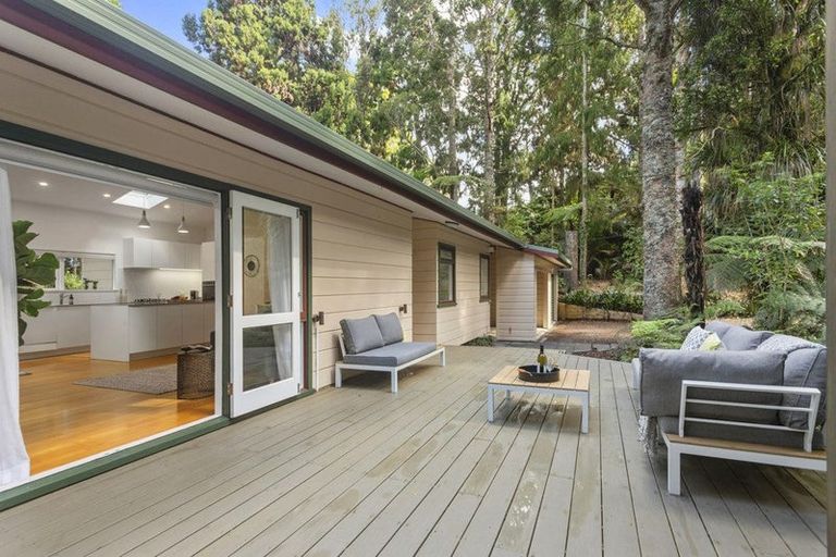 Photo of property in 1 Ngaio Road, Titirangi, Auckland, 0604